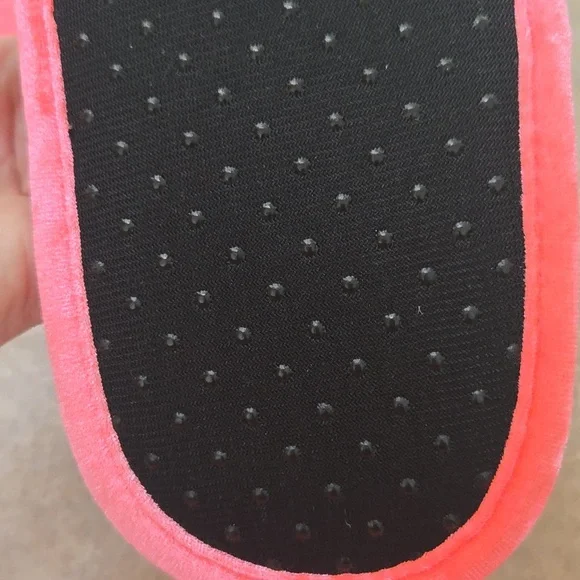 PINK Victoria's Secret Pink Logo Velvety Plush Slide Slippers - Picture 3 of 5